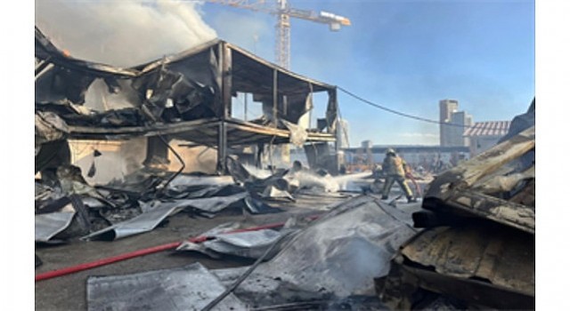 Bayraklıdaki yangın, itfaiyenin müdahalesiyle dakikalar içinde kontrol altına alındı