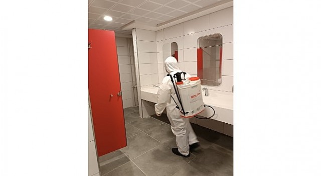Bayrampaşada okullar dezenfekte ediliyor