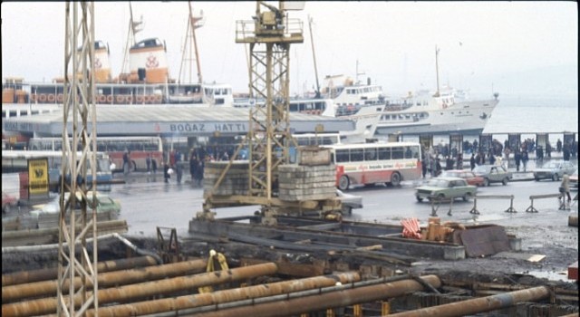 Çalışmalarında insan hikâyelerine odaklanan fotoğrafçı ve foto muhabiri Yıldız Çelikin arşivi Salt Araştırmada çevrimiçi erişime açıldı