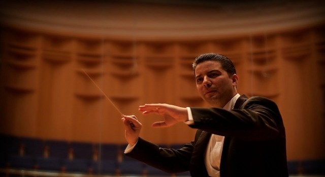 İstanbul Devlet Senfoni Orkestrası DenizBank Konserlerinde bu hafta: Ulu Öndere “Son Veda” ile saygı duruşu