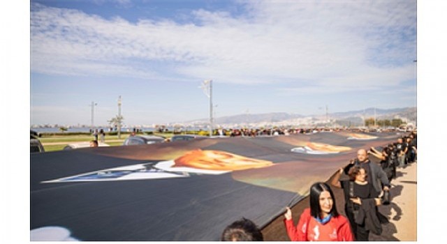 İzmir Atasına yürüdü