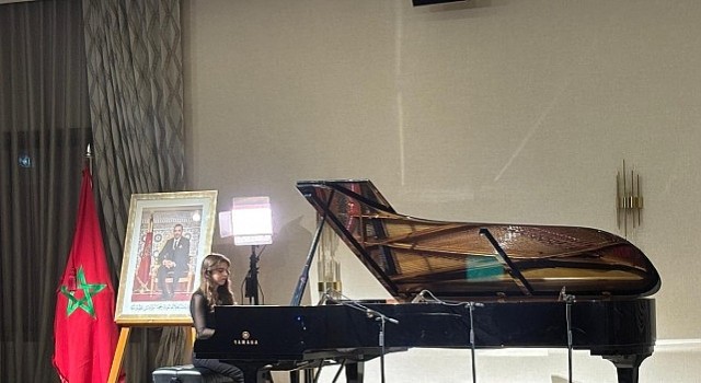 Piyanonun Genç İncisi Ayşe Nil, Uluslararası Başarısıyla Narlıdereyi Gururlandırdı