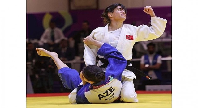 Tuğçe Bederden Riyadda altın madalya