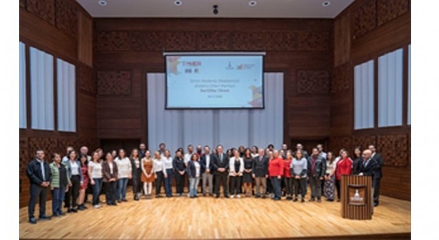 Akdeniz Dilleri Merkezinden sertifika coşkusu