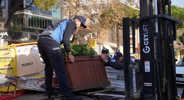 Ayvalık Belediyesinden Yol İşgallerine Karşı Kesintisiz Denetim
