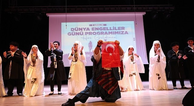 Bayrampaşalı engelliler doyasıya eğlendiler