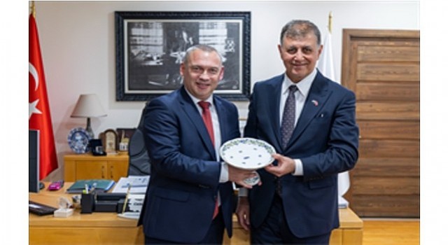 İzmir-Macaristan hattında “kardeş kent” ilişkisinin temelleri atıldı