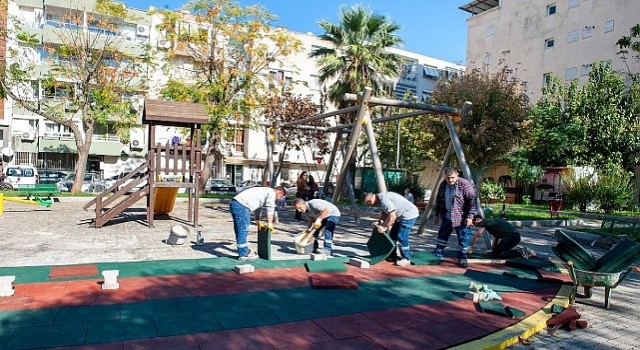 Karşıyakanın parkları tek tek yenileniyor