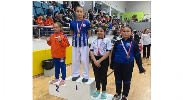 Kartepe Belediyespor, Karate Gelişim Liginde Parladı