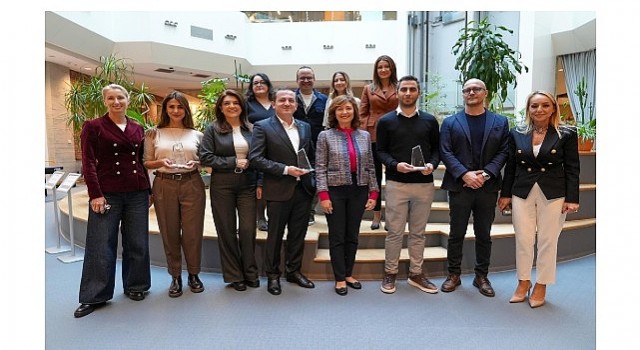 Microsoft Türkiye ile Teknolojide Kadın Derneğinin iş birliğinde gerçekleşen “Secure The Future” eğitimini tamamlayan genç kadınlar siber güvenlik alanında uzmanlaşmaya hazır