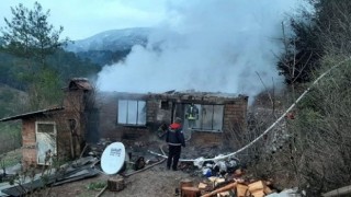 Acıpayam’da işsiz baba cinnet geçirdi, evini yaktı!