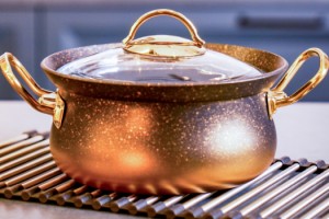 Bakır, Gümüş ve Altının Işıltısı Tencere Setlerine Yansıdı