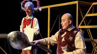 İBB Şehir Tiyatroları Dünya Tiyatro Gününü “Melek” ve “Benim Güzel Pabuçlarım” oyunlarıyla kutluyor