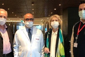 KARACİĞERİNDEKİ 8 KİLOLUK DAMAR YUMAĞINDAN TÜRKİYE’DE KURTULDU