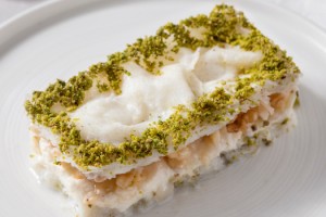 Özsüt, Ramazan’a özel kaymaklı güllaçla hem göze hem de damağa hitap ediyor