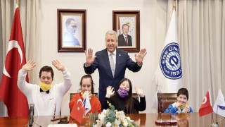 Rektör Budak, Down Sendromlu çocukları makamında ağırladı