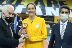 VakıfBank, üst üste dokuzuncu kez yarı finalde