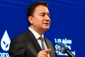 ALİ BABACAN’DAN ÖĞRENCİ YURDU YÖNETMELİĞİNE TEPKİ “Yöneten zihniyet, ‘muhalif gençlere yatacak yatak yok’ diyor”