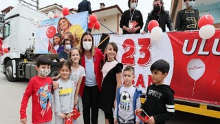 Fatma Kaplan Hürriyet 23 Nisan’ı Tır İle Dolaşarak Kutladı