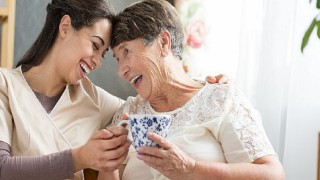 Parkinson Hastalarını Beyin Pili Yaşama Bağlıyor