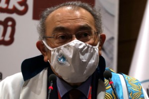 Tıp Fakültesi öğrencilerinin “beyaz önlük” coşkusu Prof. Dr. Nevzat Tarhan: