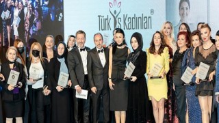 Türk İş Kadınları Plaket Töreni Çırağan Sarayı’nda Gerçekleşti