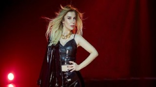 AyçaM Yaza Bomba Gibi Geliyor