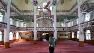 Bayraklı’da camiler bayrama hazır