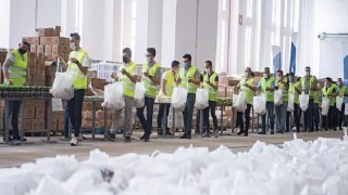 İzmir Büyükşehir Belediyesi hem üreticiye hem dar gelirli ailelere destek oluyor