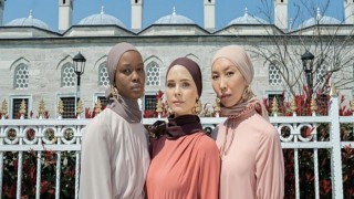 Modanisa’dan yaza damgasını vuracak koleksiyon: ’Özlem Süer X Refka’ modaseverlerle buluştu!