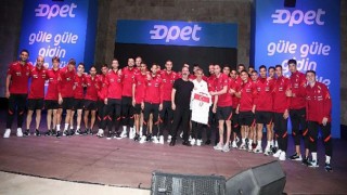 OPET ve Cem Yılmaz’dan Milli Takıma moral gecesi “Güle güle Gidin, Güle Güle Gelin”