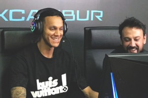 ÜNLÜ FUTBOLCU JOSEF DE SOUZA’NIN TERCİHİ EXCALIBUR!