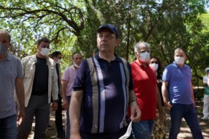 İMAMOĞLU, “KORU NÖBETİNDEKİ” GÖNÜLLÜLERLE BULUŞTU: “İBB’NİN ONAYI OLMADAN HİÇBİR İMALATA GİRİLEMEZ”