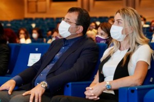 İMAMOĞLU, “MOR ZİRVE”DE KONUŞTU: “TEK BİR KİŞİNİN SÖZLERİNE BAĞLI BİR İSTANBUL YOK ARTIK”