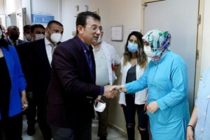 İMAMOĞLU’NDAN “MÜZİK YASAĞI” GÖNDERMESİ: “12’DEN SONRA DA KULAKLIKLA DİNLEYEREK GELECEĞE BAKACAĞIZ”