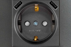 Panasonic Life Solutions Türkiye’den konforlu çözüm; 2 USB’li Topraklı Priz