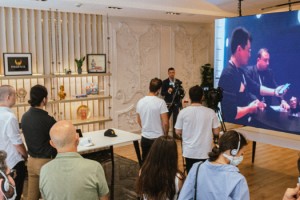 Phoenix Store, ilk fiziksel mağazasını İstanbul'da açarak Türkiye pazarına giriş yaptı.