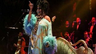 Bülent Ersoy’dan Kıbrıs’ta mahsur kalan orkestrasına maddi yardım!