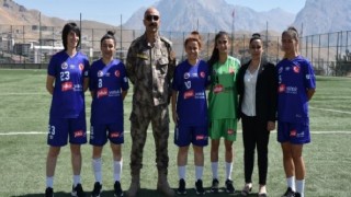 Hakkarigücü Kadın Futbol Takımı’nın yeni sponsoru İŞBİR Yatak