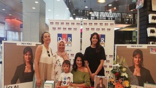 İclal Aydın imza gününe 3 kuşak geldiler