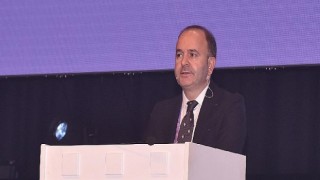 “Mağaza açılışları köşe kapma yarışına döndü, gözümüz kulağımız yeni yasada”