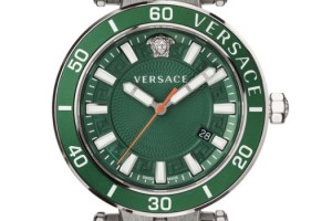 Versace ile Çarpıcı Şıklık