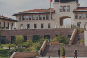 KOÇ ÜNİVERSİTESİ İŞLETME ENSTİTÜSÜ DÜNYANIN EN İYİLERİ ARASINDA