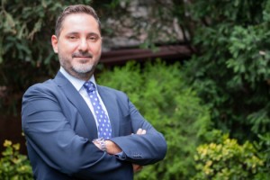 Sevdiklerini üzmemek için ameliyattan sonra 12 saat araba kullandı