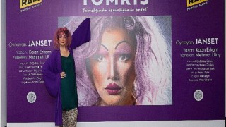 ”Yalnızlığımdır özgürlüğümün bedeli” diyen Tomris’i tiyatro severler yalnız bırakmadı