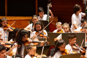 Çocukların müzik eğitimi için yardım konseri