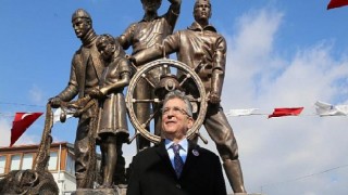 Edremit Belediye Başkanı Selman Hasan Arslan’ın 10 Kasım Mesajı “Devrimleri Sonsuza Kadar Yaşayacaktır”