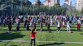 Gebzeli kadınlar açık havada spor yaptı