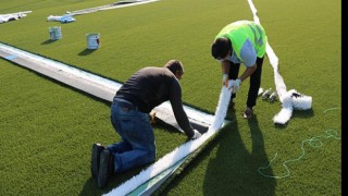 Gölcük Ulaşlı Futbol Sahasına yepyeni zemin
