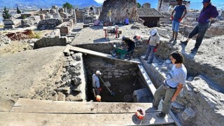 İzmir’deki arkeolojik kazıda DNA laboratuvarı kuruldu